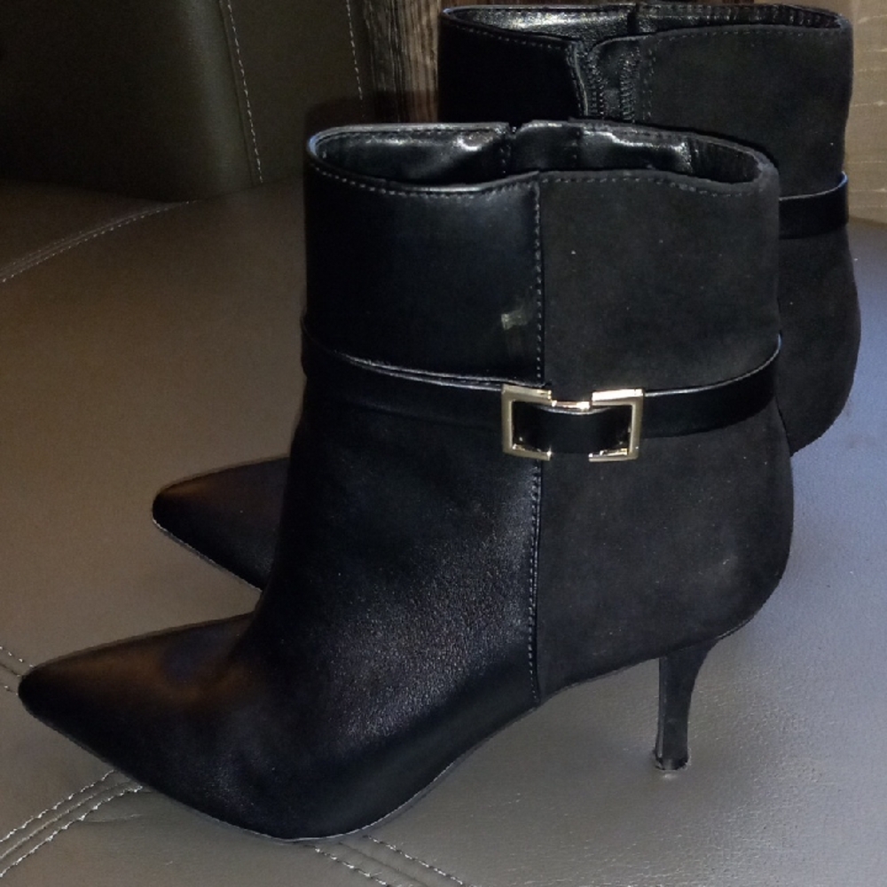 Nine West Black Heeled Boots with Buckle